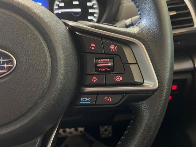 【全車速追従機能付クルーズコントロール】高速道路での長距離走行が楽に！！自動で速度を保つクルーズコントロールが、衝突軽減システムと連携し、前方の車両を感知して車間を保つように速度調節してくれます！！