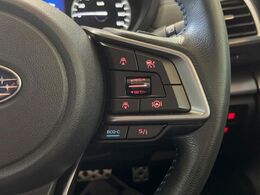【全車速追従機能付クルーズコントロール】高速道路での長距離走行が楽に！！自動で速度を保つクルーズコントロールが、衝突軽減システムと連携し、前方の車両を感知して車間を保つように速度調節してくれます！！
