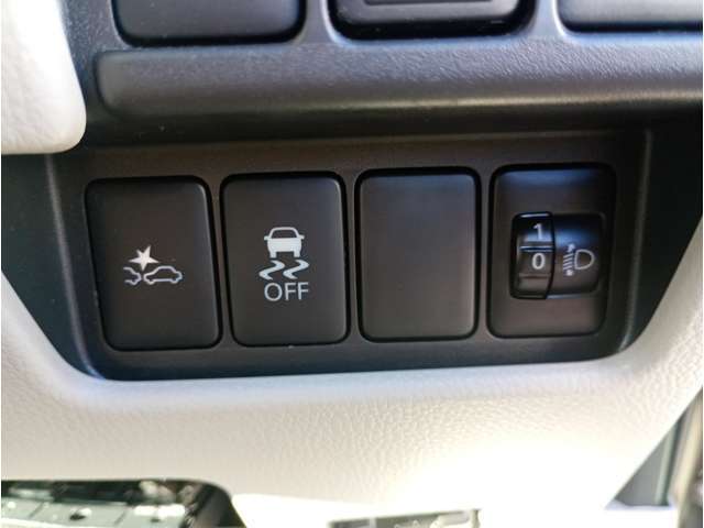 操作ボタンも多彩！使い易い位置にあるから安心！いいですね！