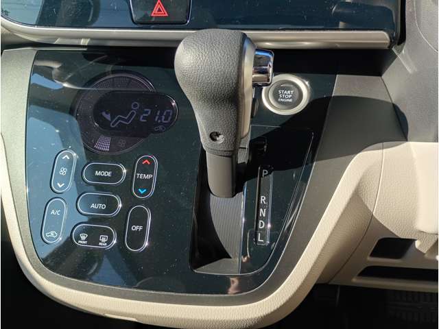 オートエアコンです！ワンタッチで快適な温度に設定できます！