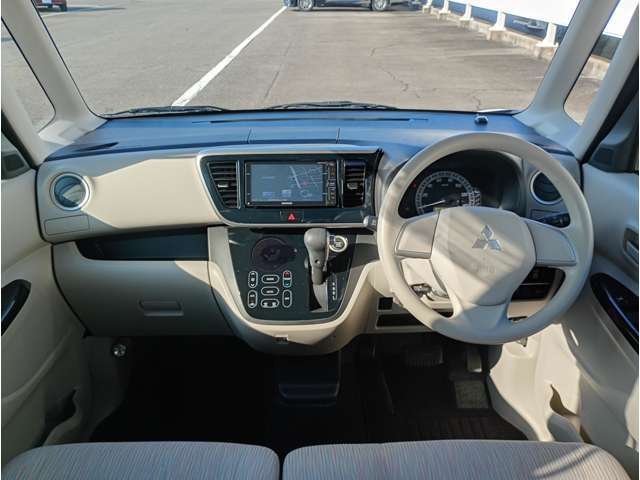 陸運局指定の自社工場で、エンジンやミッションはもちろん、タイヤ、ブレーキパッド、バッテリー等、電球一個に至るまで、しっかりと点検整備させて頂きます。点検記録簿も発行致しますので安心です。