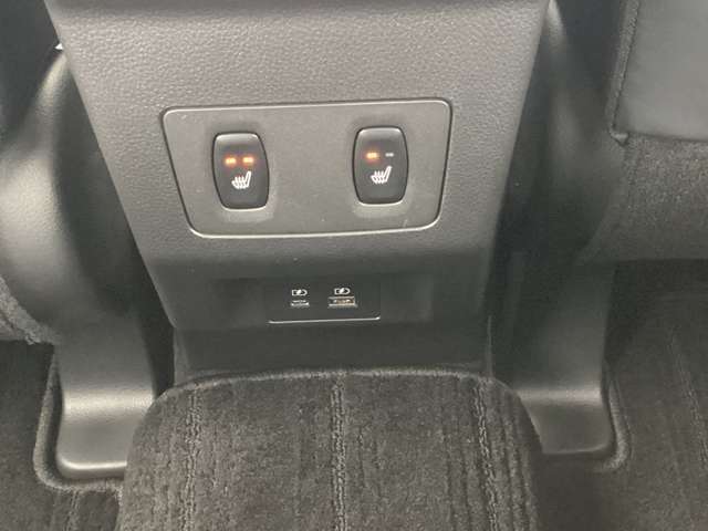 リアシートにもシートヒーターが付いています！