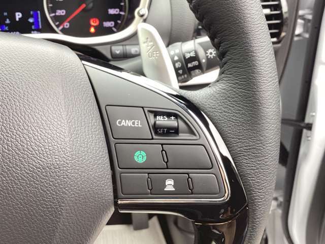 高速道路 同一車線運転支援技術［マイパイロット］装備☆アクセル、ブレーキ、ステアリングの操作をサポート！晴れやかな気分で、高速道路をドライブできます♪