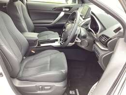 ホールド性の高いフロントシート！快適にドライブできますね♪電動シート（運転席）・シートヒーター（運転席＆助手席）装備(*^-^*)