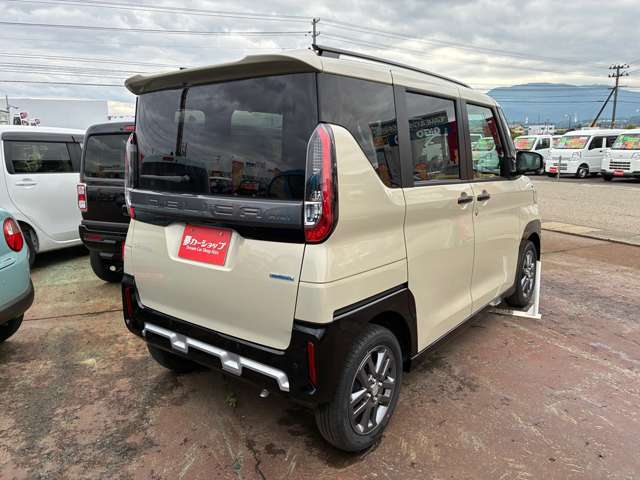 代車完備しておりますので、無料で貸し出し致します。（空車次第）
