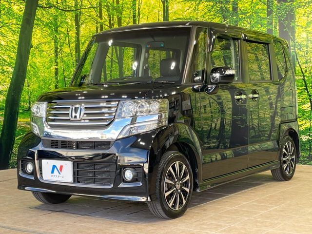 大好評のボディコーティング「弾スプラッシュコート」もご納車までに施工可能。通常のガラスコートと異なる、耐久年数6年の無機質ガラスコーティングが、ボディをキレイな状態に保ってくれます。