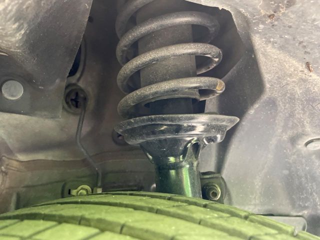 お車を安心してお乗りいただく為には、足回りの定期点検が欠かせません。サービスサポート（有償保証）では無料点検もご提供しており、安心のカーライフをお過ごしいただけるサポート体制が整っています。
