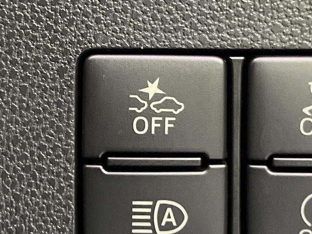 【スマートアシスト】走行中に前方の車両等を認識し、衝突しそうな時は警報とブレーキで衝突回避と被害軽減をアシスト。より安全にドライブをお楽しみいただけます。