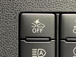 【スマートアシスト】走行中に前方の車両等を認識し、衝突しそうな時は警報とブレーキで衝突回避と被害軽減をアシスト。より安全にドライブをお楽しみいただけます。