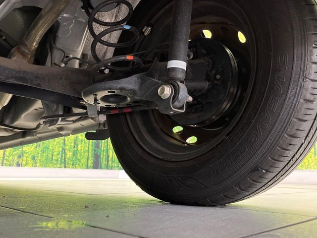 お車を安心してお乗りいただく為には、足回りの定期点検が欠かせません。サービスサポート（有償保証）では無料点検もご提供しており、安心のカーライフをお過ごしいただけるサポート体制が整っています。
