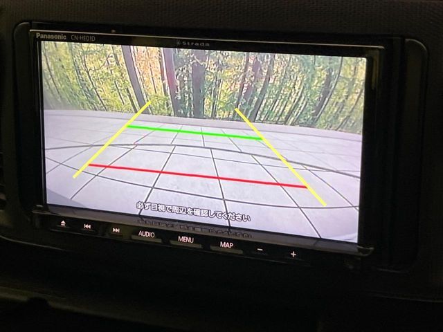 【バックカメラ】駐車時に後方がリアルタイム映像で確認できます。大型商業施設や立体駐車場での駐車時や、夜間のバック時に大活躍！運転スキルに関わらず、今や必須となった装備のひとつです！