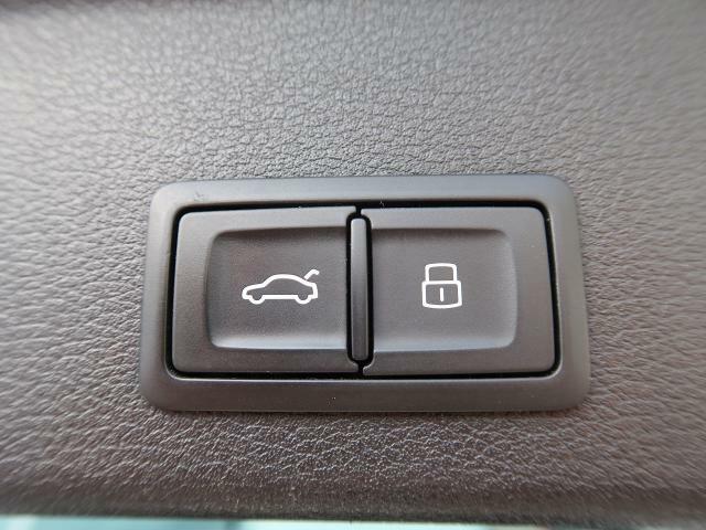 ●オートマチックテールゲート『ボタン一つでリアゲートの開閉が可能です。』