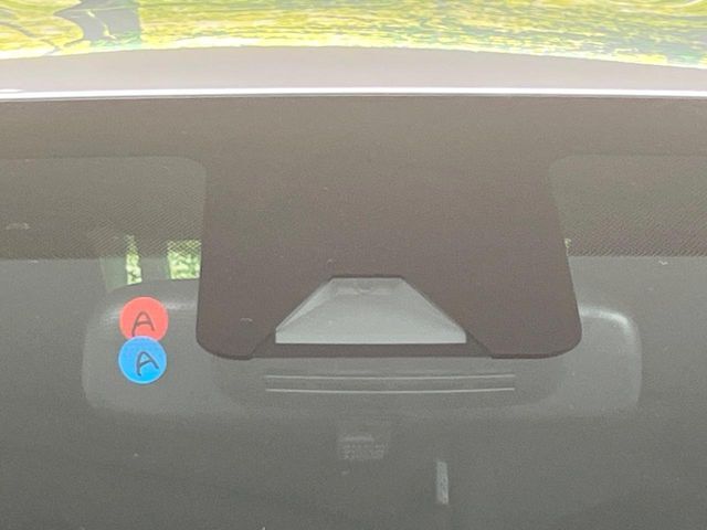 【トヨタセーフティセンス】走行中に前方の車両等を認識し、衝突しそうな時は警報とブレーキで衝突回避と被害軽減をアシスト。より安全にドライブをお楽しみいただけます。