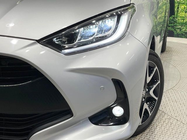 【三眼LEDヘッドライト】スタイリッシュな見た目の三眼LEDヘッドライトを装備♪スタイルだけでなく、夜間の走行も視界良好で安心してお乗りいただけます。