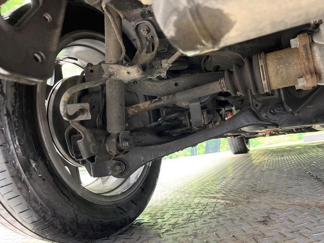 お車を安心してお乗りいただく為には、足回りの定期点検が欠かせません。サービスサポート（有償保証）では無料点検もご提供しており、安心のカーライフをお過ごしいただけるサポート体制が整っています。