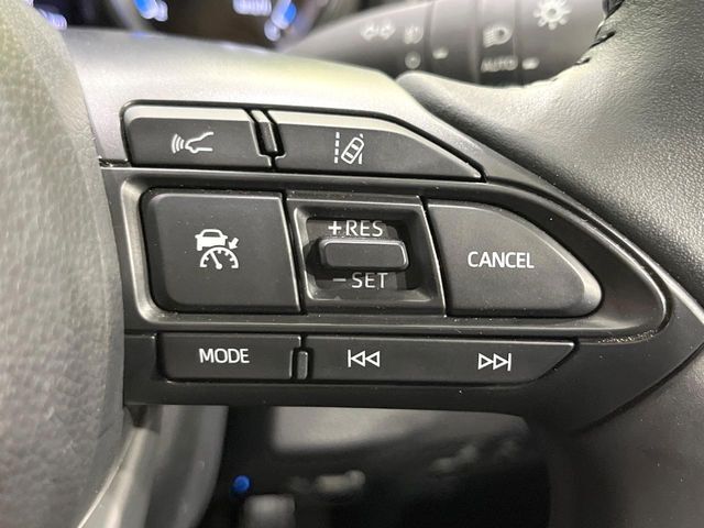 【レーダークルーズコントロール】高速道路での長距離走行が楽に！！自動で速度を保つクルーズコントロールが、衝突軽減システムと連携し、前方の車両を感知して車間を保つように速度調節してくれます！！