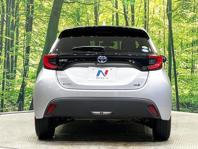 安心の最長10年・走行無制限保証（有償）をご用意。保証内容も充実はもちろん、無料点検＆オイル交換や、年中無休の全国・24時間ロードサービスも付帯されておりますのでご安心下さい。