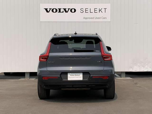 ◆バック/万が一を考え、安全性を重視する方に選ばれているVOLVO車。ドアを開閉するとその重み・厚みに驚くはず