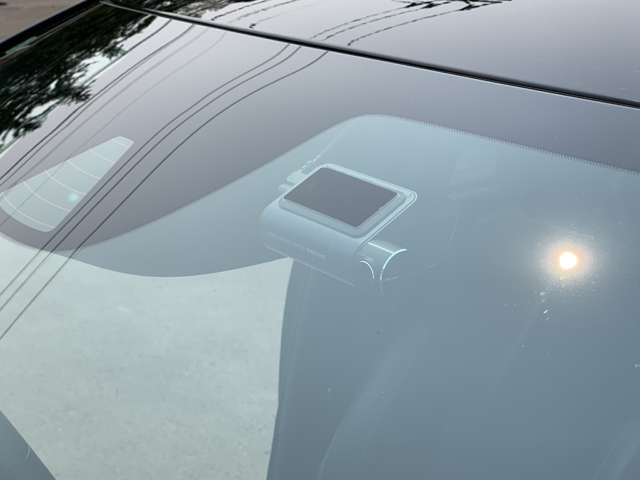 ◆純正ドライブレコーダー/本来オプションの装備ですが、この車なら最初から付属します。万が一の時にも心強い！