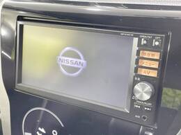 【メーカー純正ナビ】インテリアに溶け込むスタイリッシュな「専用設計」メーカーナビを装備♪視認性や操作性など基本性能にも優れ、より上質なカーライフをお楽しみいただけます。