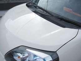 しっかり閉まる＆塗装もキレイ！エンジンルームの状態もチェック済み◎