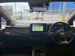 アイポイントも高く見渡しの良い視界を確保しています。長距離のドライブでも疲れにくく快適に運転できます。
