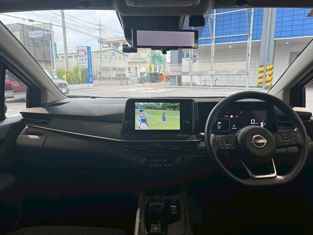 アイポイントも高く見渡しの良い視界を確保しています。長距離のドライブでも疲れにくく快適に運転できます。