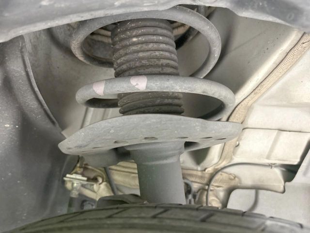 お車を安心してお乗りいただく為には、足回りの定期点検が欠かせません。サービスサポート（有償保証）では無料点検もご提供しており、安心のカーライフをお過ごしいただけるサポート体制が整っています。
