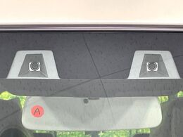 【スズキ　セーフティサポート】走行中に前方の車両等を認識し、衝突しそうな時は警報とブレーキで衝突回避と被害軽減をアシスト。より安全にドライブをお楽しみいただけます。