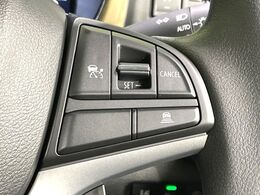 【アダプティブクルーズコントロール】高速道路での長距離走行が楽に！！自動で速度を保つクルーズコントロールが、衝突軽減システムと連携し、前方の車両を感知して車間を保つように速度調節してくれます！！