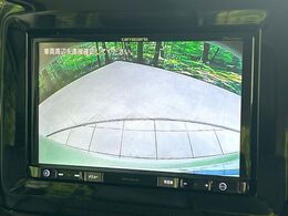 【バックカメラ】駐車時に後方がリアルタイム映像で確認できます。大型商業施設や立体駐車場での駐車時や、夜間のバック時に大活躍！運転スキルに関わらず、今や必須となった装備のひとつです！