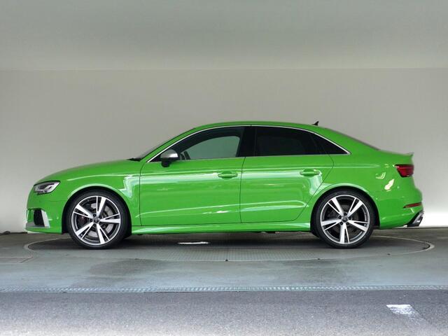 Audi Approved 有明店では、展示車両すべてに第三者査定機関「AIS」の「車両品質査定書」をご準備しております。実写が見れない不安も、査定書があれば安心です。