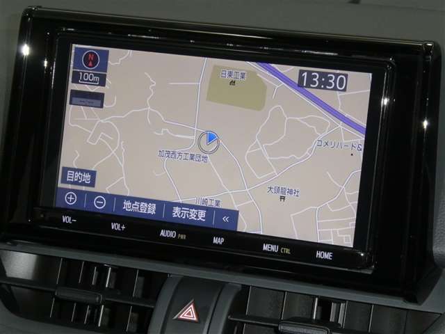 純正ナビを装備。タッチパネル式で使いやすく、詳細地図により目的地をピンポイントで設定できます。初めての道でも迷いにくく、ロングドライブも快適ですよ♪