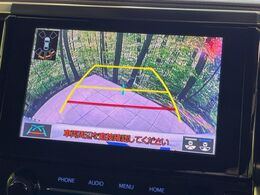 【バックカメラ】駐車時に後方がリアルタイム映像で確認できます。大型商業施設や立体駐車場での駐車時や、夜間のバック時に大活躍！運転スキルに関わらず、今や必須となった装備のひとつです！