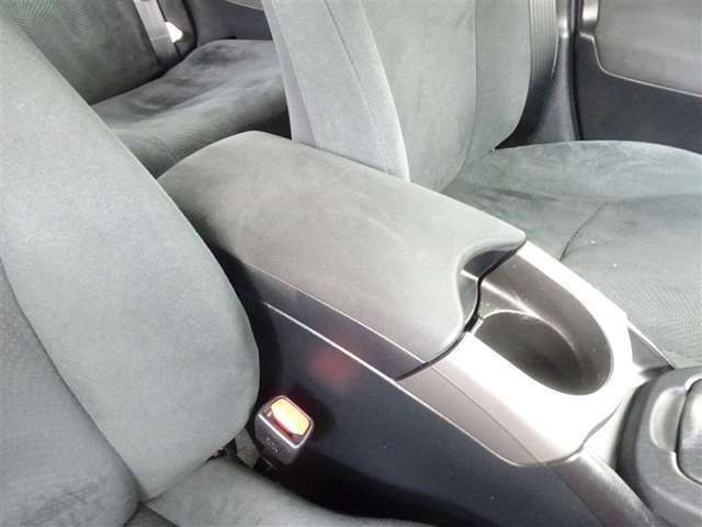 ファブリックで包み込んだベーシックなシートです。通気性が良くて蒸れにくい上に、保温性も高いので冬場でも冷えを感じにくいです♪