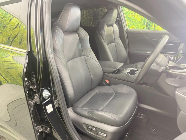 運転席シート廻りは使用感も少なく、良好な状態となっています。前オーナー様が丁寧に使っていたことがよくわかりますね。
