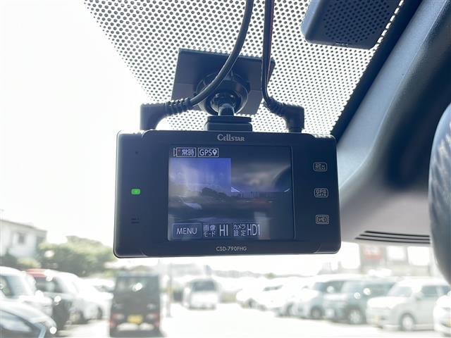 【バックミラー】大きくて見やすいので、後方を見るときも安心です！