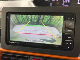 【バックカメラ】駐車時に後方がリアルタイム映像で確認できます。大型商業施設や立体駐車場での駐車時や、夜間のバック時に大活躍！運転スキルに関わらず、今や必須となった装備のひとつです！