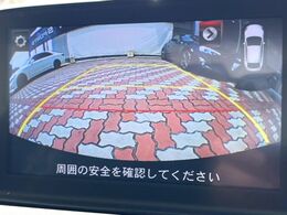 【バックカメラ】駐車時に後方がリアルタイム映像で確認できます。大型商業施設や立体駐車場での駐車時や、夜間のバック時に大活躍！運転スキルに関わらず、今や必須となった装備のひとつです！