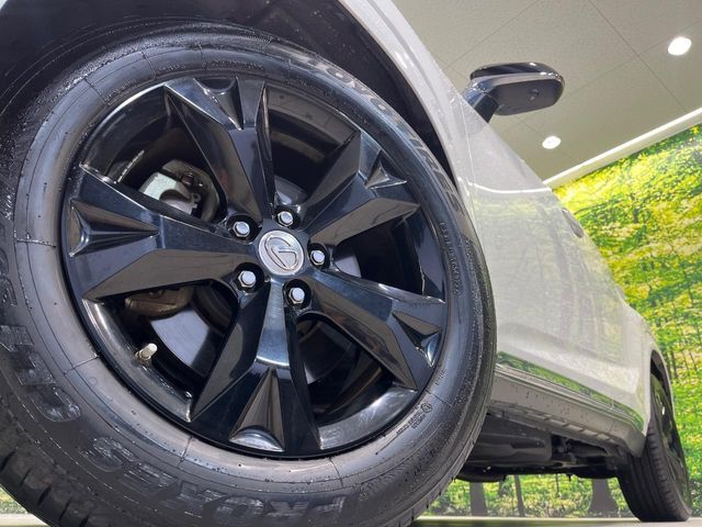 【純正18インチアルミホイール】外観にマッチした純正アルミホイールを装着しております。各種社外アルミホイールや、スタッドレスタイヤも取扱いしております。是非ご相談ください♪