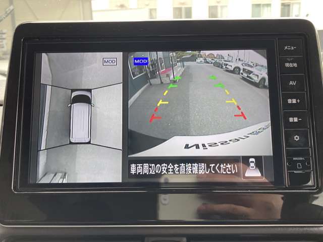 ■アラウンドビューモニター■クルマを真下から見下ろしているかのように周囲の状況を直感的に把握し、安心して駐車が出来ます。