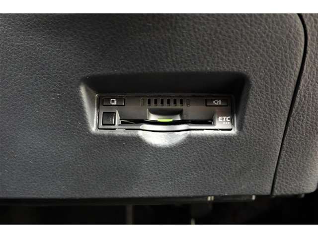 ETC車載器付きです。高速道路の料金所もスムーズに通過できます。