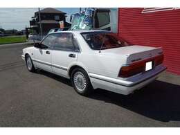 記録簿7枚、納品書4枚ほど残っております。車両は倉庫にて保管しておりますので、商談を御希望の方は無料見積問い合わせから予約受付をお願いします。見学のみは御遠慮いただいております。