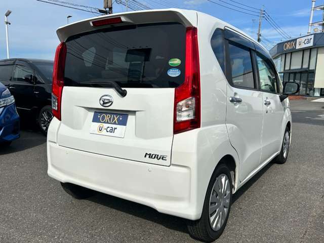 「プロの鑑定」　中古車の恐いところはまさに中古であること。見た目はきれいだけど実は訳有りなんてことは珍しくありません。その点当店のお車はプロの鑑定士による検査を受けた正真正銘の安心車両です。