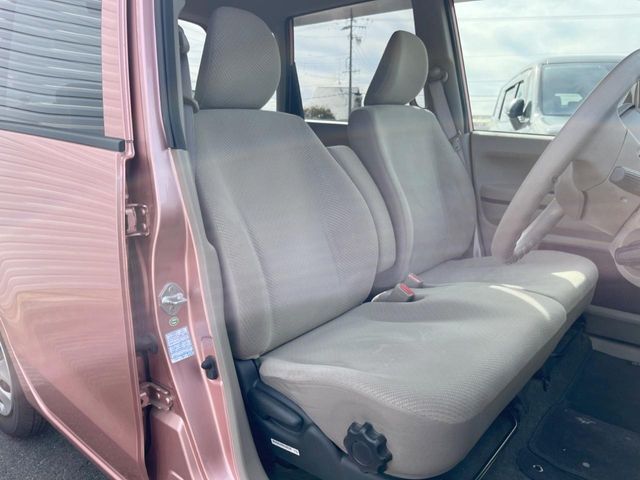 運転席シート廻りは使用感も少なく、良好な状態となっています。丁寧に使われていたことがよくわかりますね。