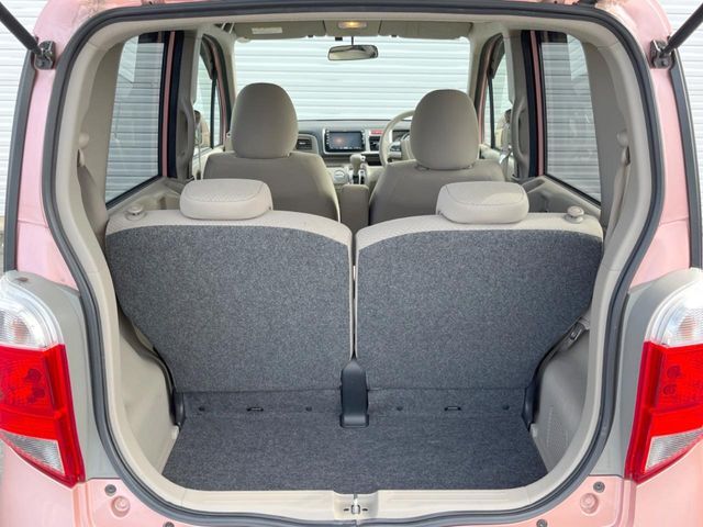 積み下ろしのしやすいデッキにはたっぷりと荷物を積み込んでいただけます。遊びから仕事まで、様々なシーンで頼れます♪