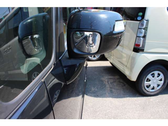 弊社社員がお客様のご事情に寄り添ってご相談に乗ります。お車は生活必需品だから・・・！安心してお乗り頂けるように整備やメンテナンスにも力を入れております。