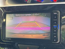 【バックカメラ】駐車時に後方がリアルタイム映像で確認できます。大型商業施設や立体駐車場での駐車時や、夜間のバック時に大活躍！運転スキルに関わらず、今や必須となった装備のひとつです！