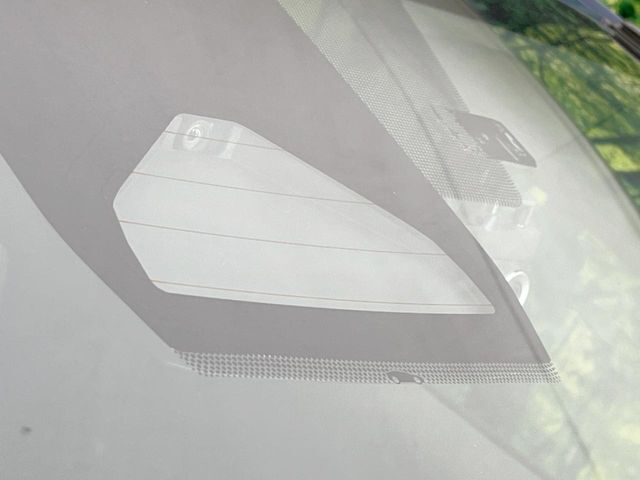 【トヨタセーフティセンス】走行中に前方の車両等を認識し、衝突しそうな時は警報とブレーキで衝突回避と被害軽減をアシスト。より安全にドライブをお楽しみいただけます。