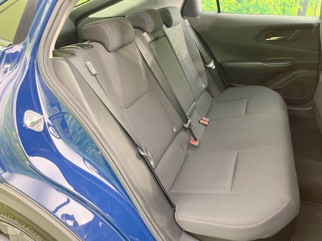 後部座席も気になる運転席シート廻りは使用感も少なく、良好な状態となっています。前オーナー様が丁寧に使っていたことがよくわかりますね。ようなキズ・汚れやへたり等、大きなダメージはなく、良好な状態です。